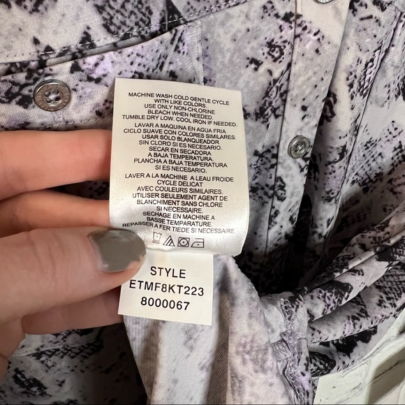 Ellen Tracy Button Tab Printed Blouse Soft Desert Mauve Size Medium NWT - Picture 10 of 13